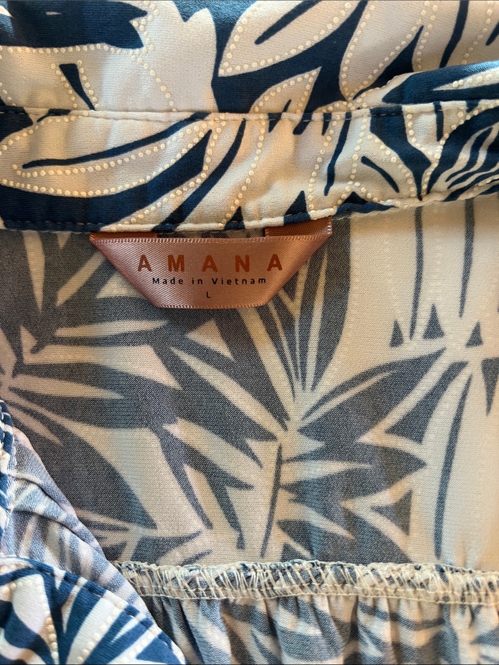 Sleeveless Navy and White Leaf-Print Button-Front Shirt - Picture 5 of 5